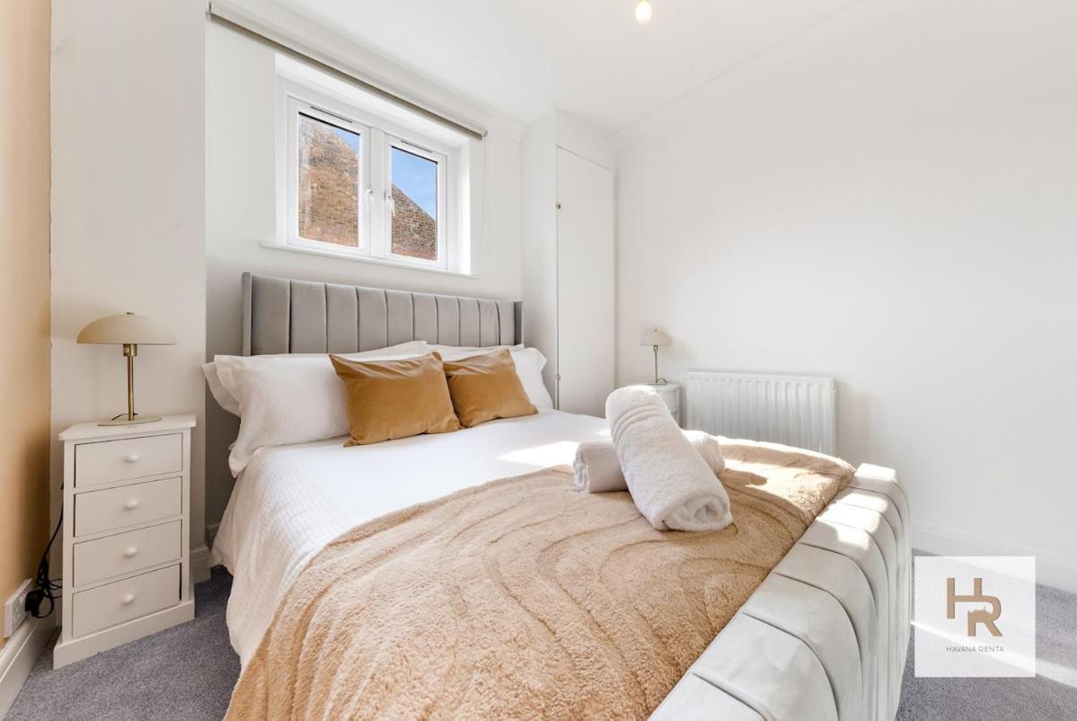 Prime Location - Stylish Retreat - Wifi & Netflix Apartment